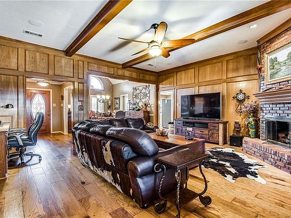 2nd image of 2530 Briardale Dr