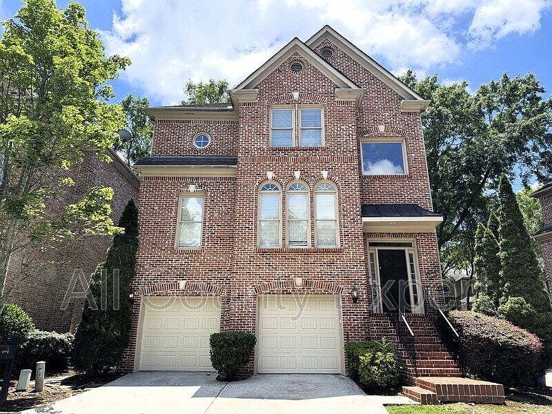 1st image of 889 Lenox Ct NE