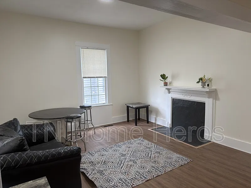 2 bed, 1.0 bath, 1100 sqft, $1,800 — Photo 3