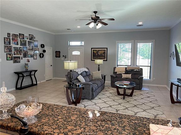 4th image of 1105 Bracey Ct