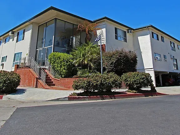 4421 Allott Ave #19 — Photo 3