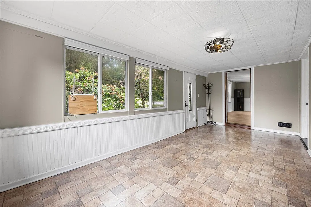 3 bed, 2.0 bath, 1652 sqft, $2,500 — Photo 3