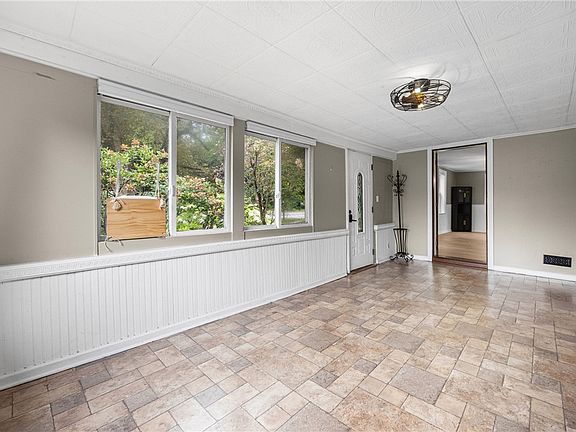 5th image of 3762 Lake Rd