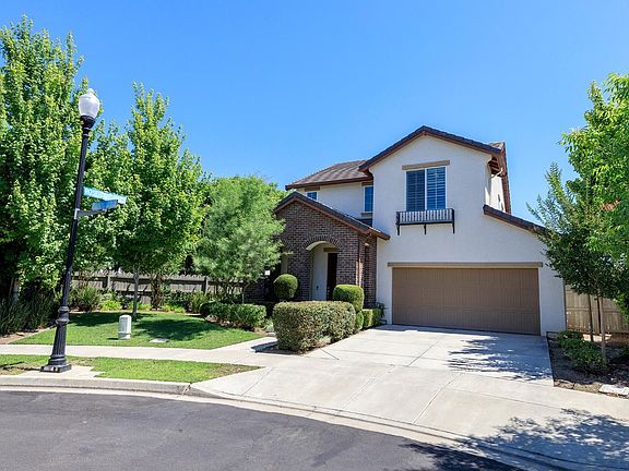 2nd image of 1483 Lily Ln