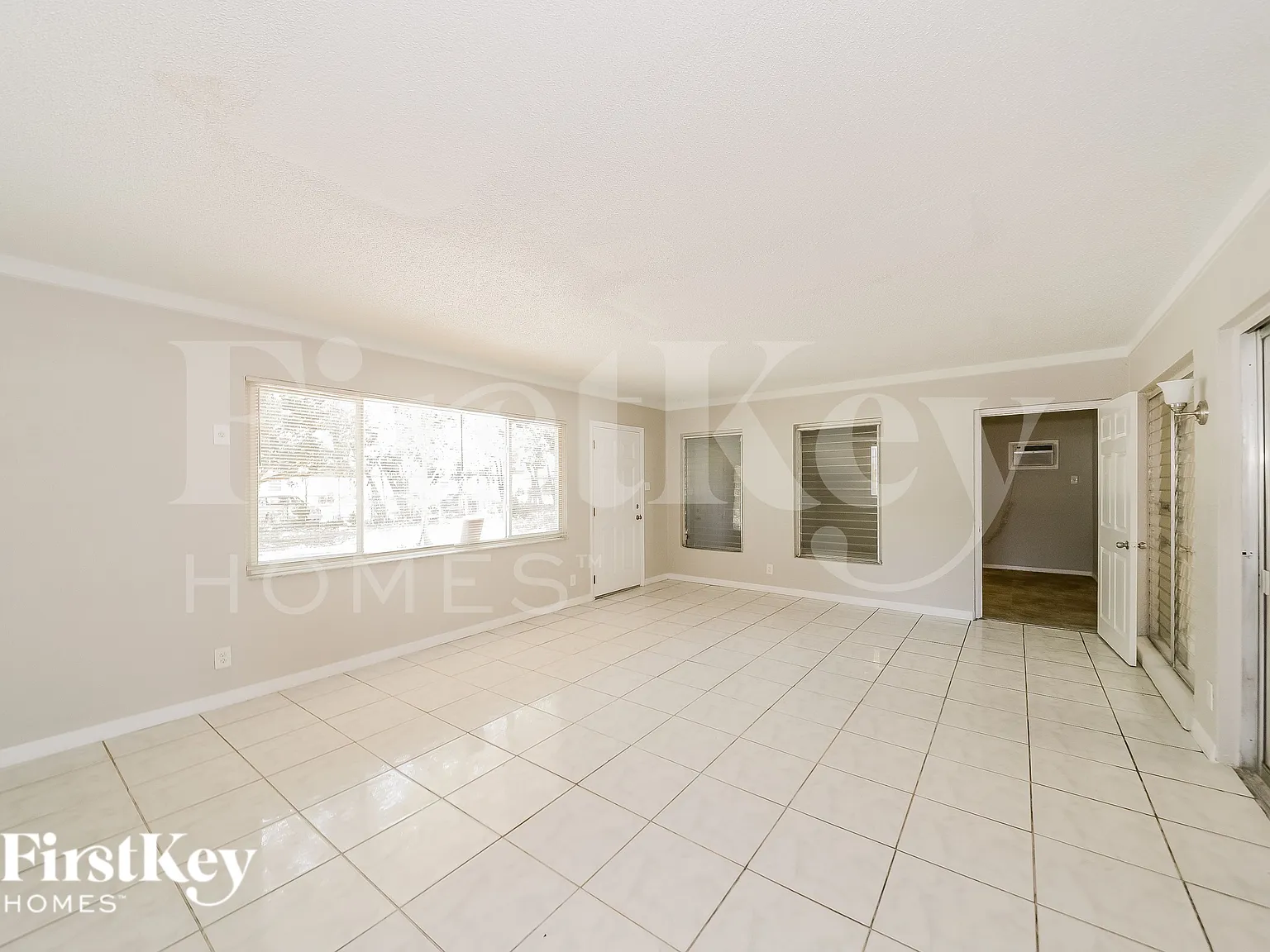 3 bed, 2.0 bath, 1768 sqft, $2,620 — Photo 3