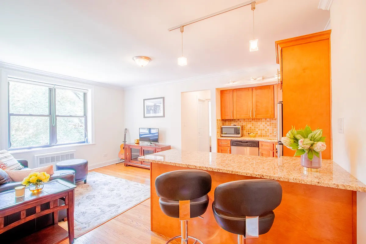 259 Bennett Ave Unit 4A  