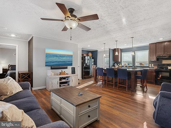 3rd image of 33031 Circle Dr