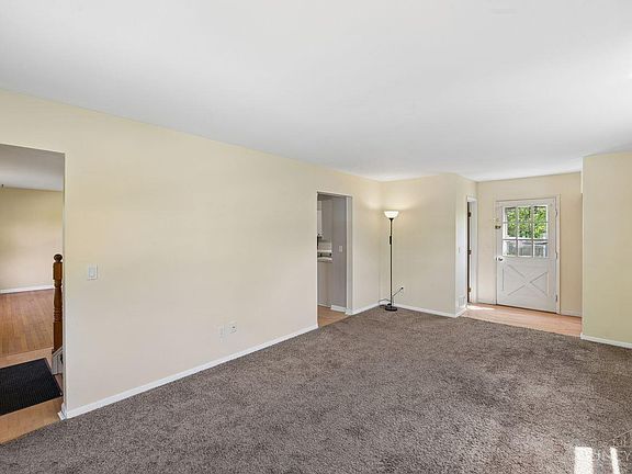 3rd image of 10660 Bridlepath Ln