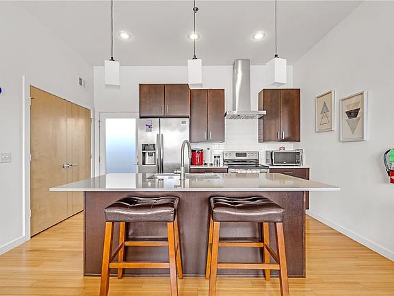 4th image of 382 W 5th St