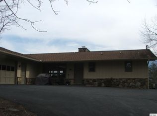 448 Deer Path Ln, Gatlinburg, TN 37738