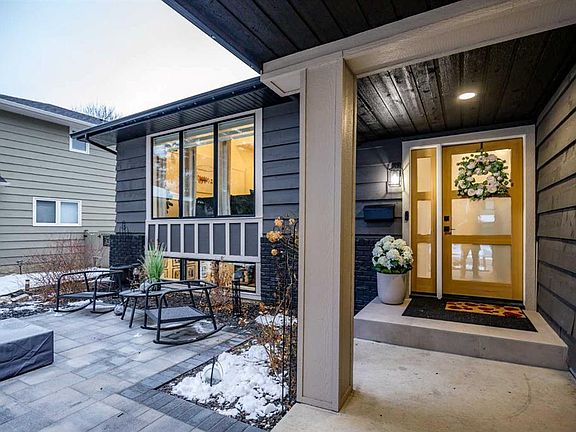 3rd image of 168 Oakside Cir SW