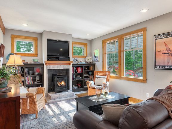 5th image of 611 Coronado Ave