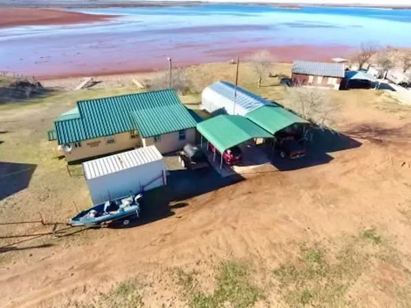 525 Bourbon St, Seymour, TX 76380