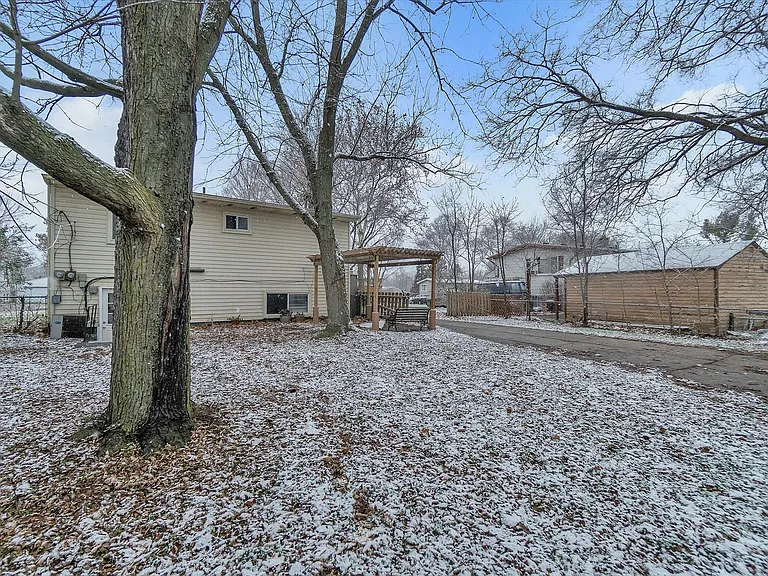 978 Panorama Dr — Photo 25