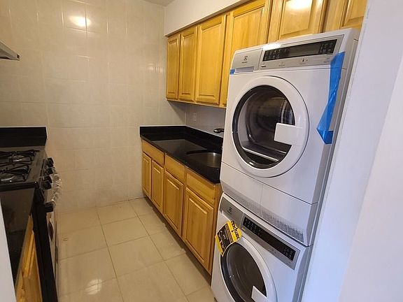 3rd image of 1067 De Kalb Ave #A2