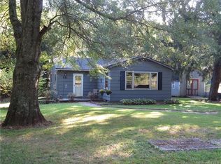 421 Rutledge Dr, Hendersonville, NC 28739