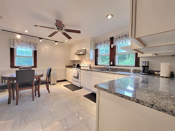 5th image of 166 Harvard St