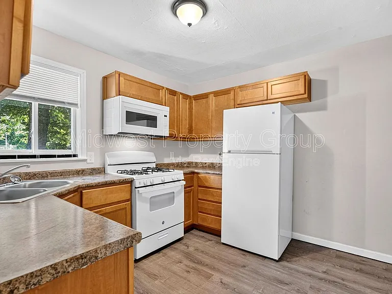 7815 Cler Ave — Photo 9