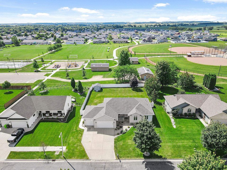 1st image of 665 Hillside Ct