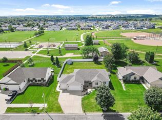 665 Hillside Ct, Evansville, WI 53536