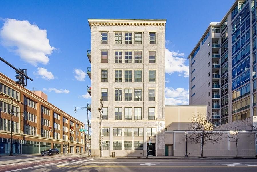 1st image of 1801 S Michigan Ave APT 201
