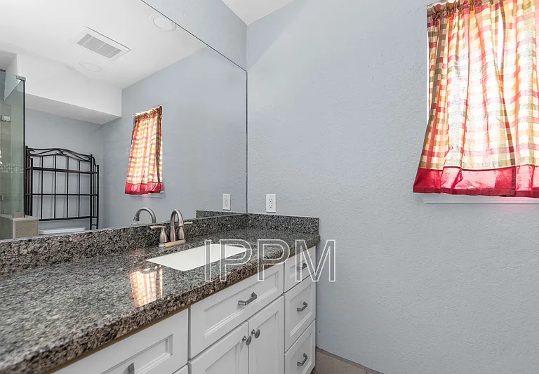 609 Inverary Dr — Photo 18