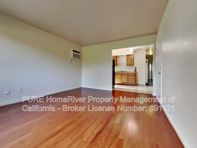 2 bed, 1.0 bath, 775 sqft, $1,300 — Photo 3