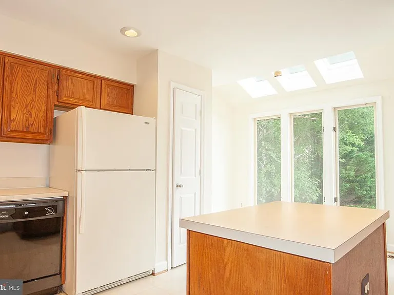 6071 Joust Ln — Photo 11
