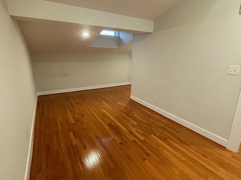 18 W Madison St #401 — Photo 3