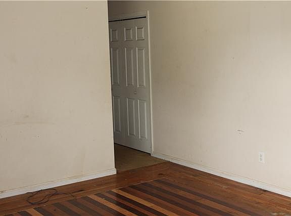 4th image of 1027 E Jefferson Pike