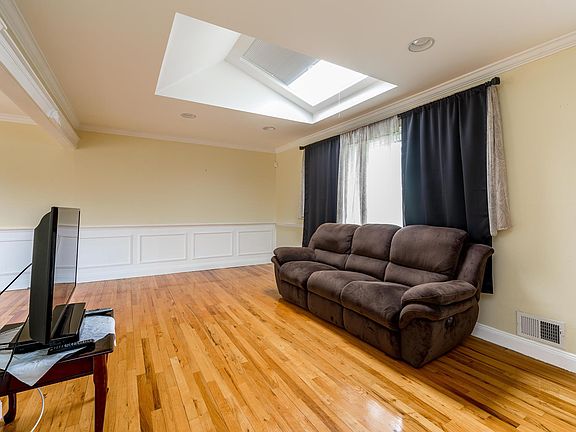 3rd image of 16 Frostfield Pl