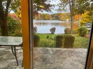 8 Emerson Rd, Hewitt, NJ 07421