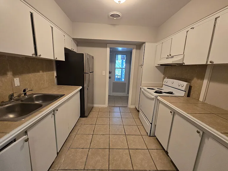 3701 Wesley Dr — Photo 7