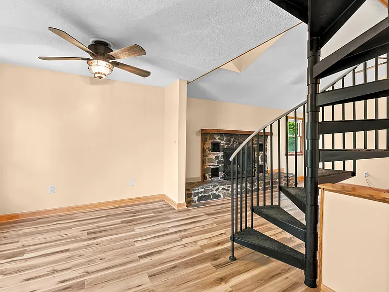 4967 Blue Mountain Rd — Photo 13