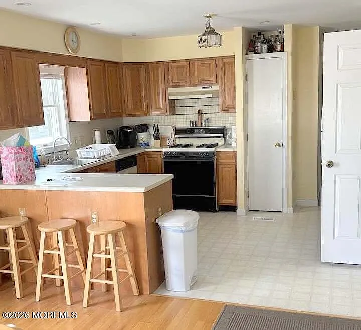 5 bed, $6,000 — Photo 3