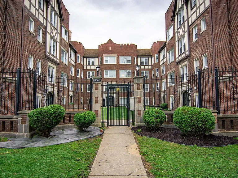1131 E 79th Pl — Photo 12
