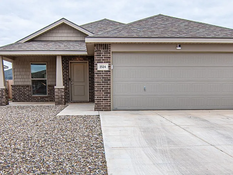 2524 Outlaw Ct — Photo 1