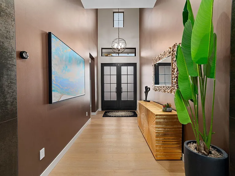 3810 E Clarendon Ave — Photo 9