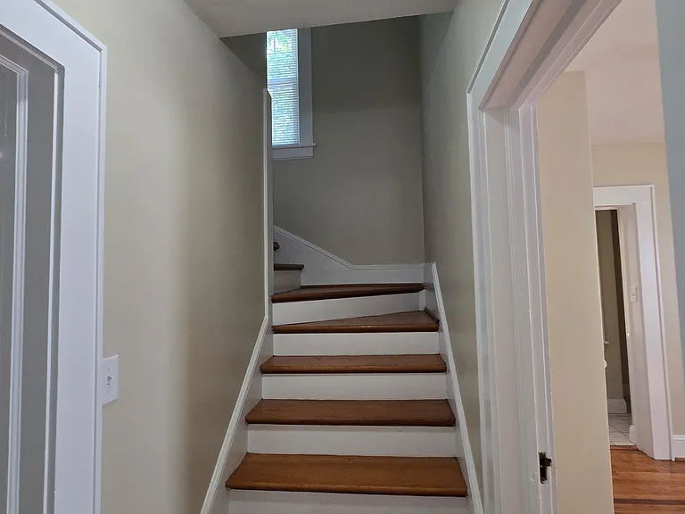 1434 Main St SW — Photo 4