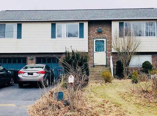 4 Longfellow Dr, Coventry, RI 02816