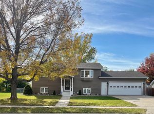 1218 Pasque Cir, Yankton, SD 57078
