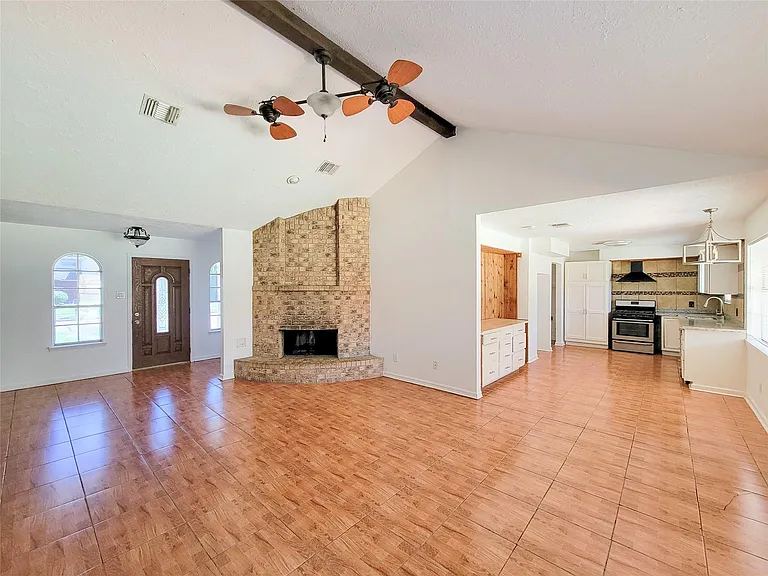409 S Travis St — Photo 6