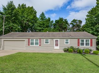 8424 State Line Rd, Leawood, KS 66206