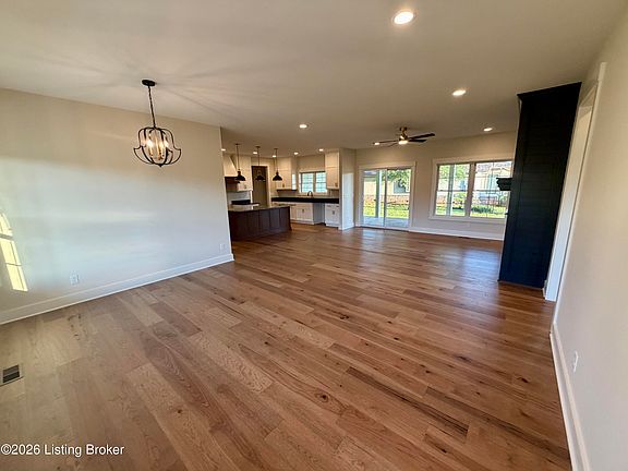 4th image of 100 Dorchester Ln