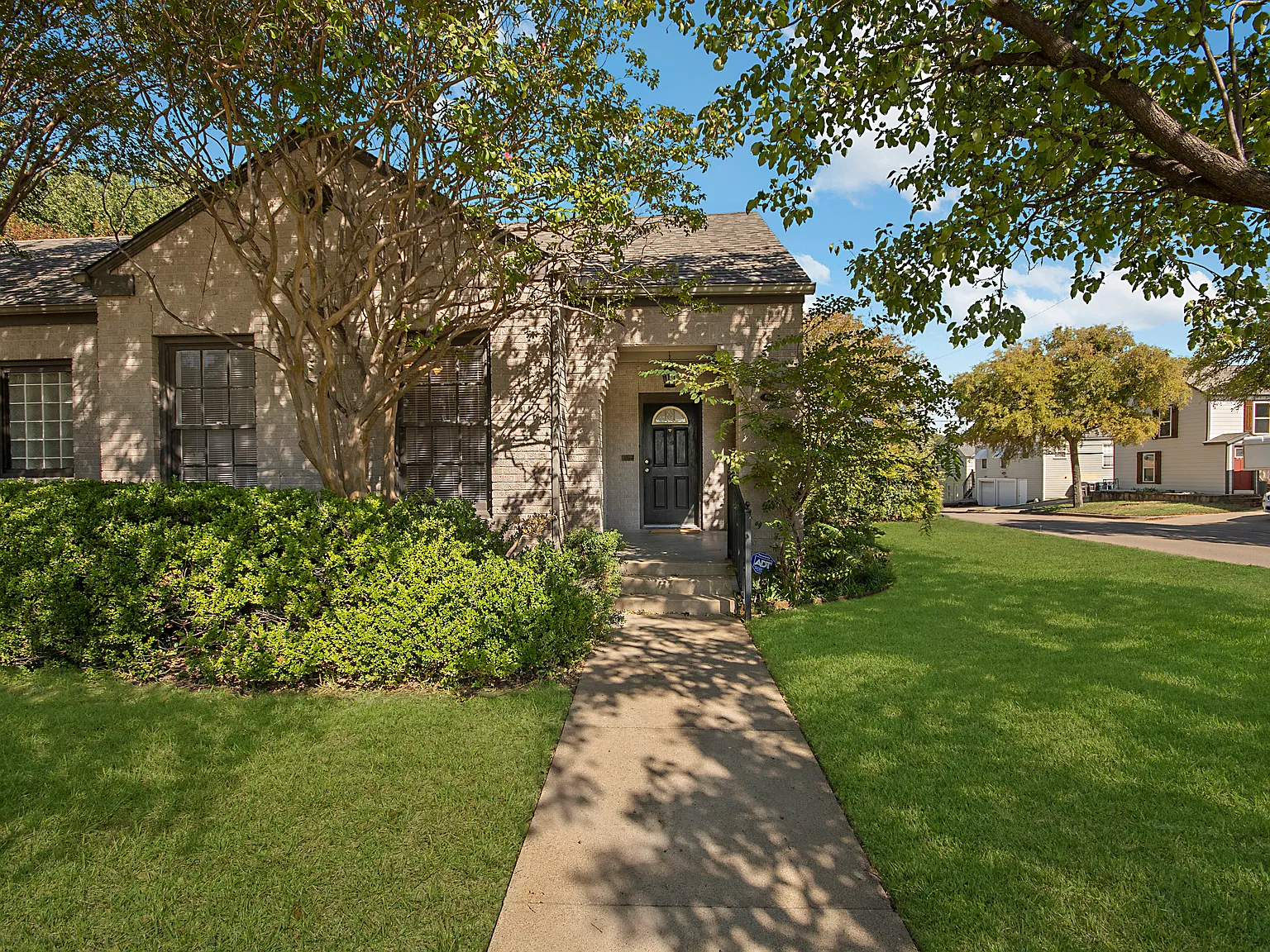 2 bed, 1073 sqft, $1,950 — Photo 3