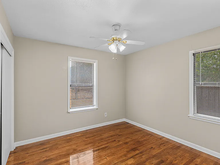205 NW 40th St — Photo 19