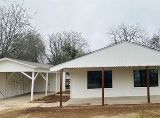 102 N Pinto St, Comanche, TX 76442