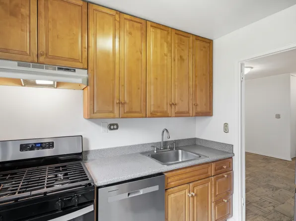 305 East 40th Street image 10 of 16