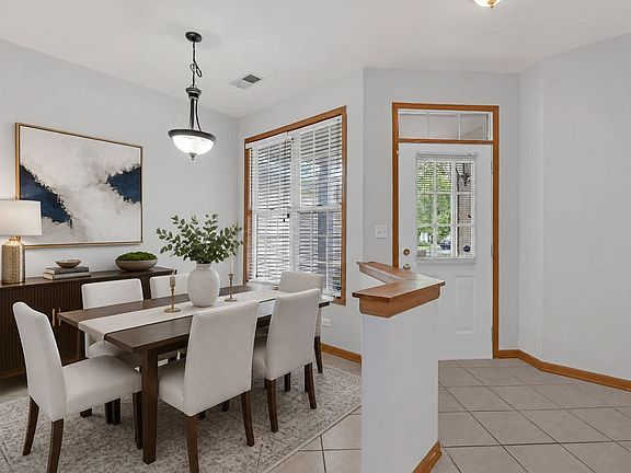 4th image of 989 Sheridan Cir