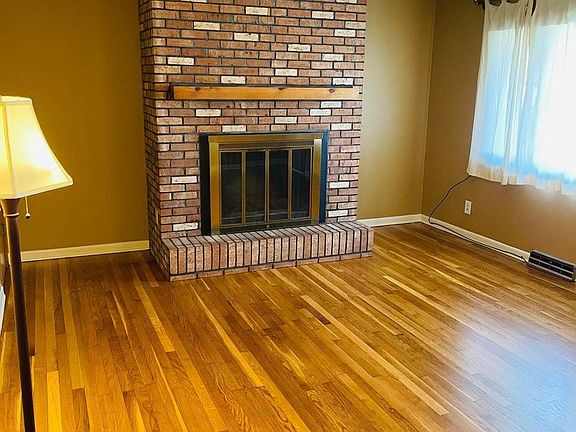 4th image of 1381 Evaline Dr